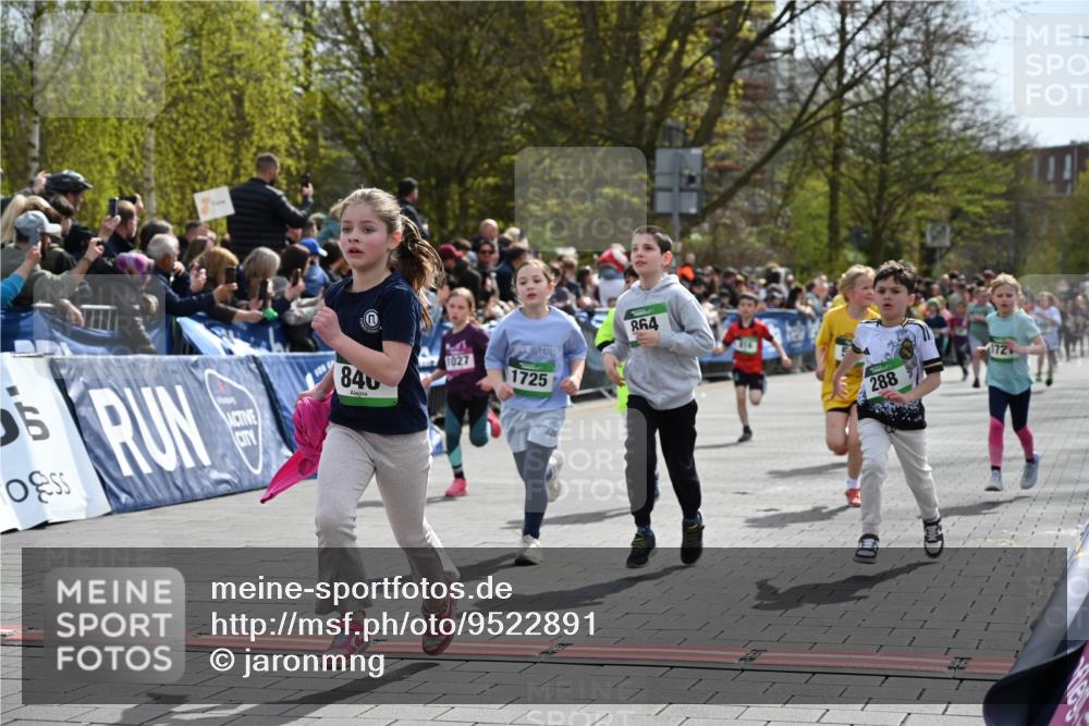 12.04.2026 - 45. Internationalen Wilhelmsburger Insellauf J. Mangold http://msf.ph/oto/9522891 12.04.2026 14:35:02 Ziel 575, 287, 326, 464, 1706, 346, 1726, 556, 840, 864, 288, 1725, 550, 527, 1721, 616, 816 meine-sportfotos.de