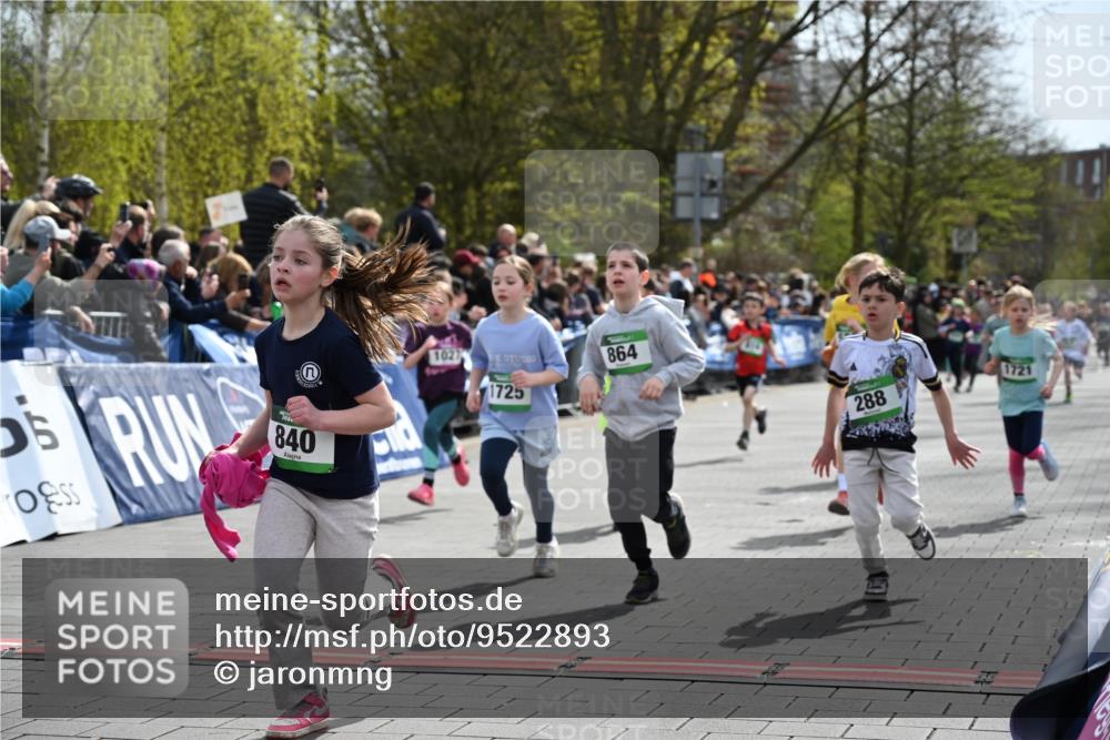 12.04.2026 - 45. Internationalen Wilhelmsburger Insellauf J. Mangold http://msf.ph/oto/9522893 12.04.2026 14:35:02 Ziel 575, 287, 326, 464, 1706, 346, 1726, 556, 840, 864, 288, 1725, 550, 527, 1721, 616, 816 meine-sportfotos.de