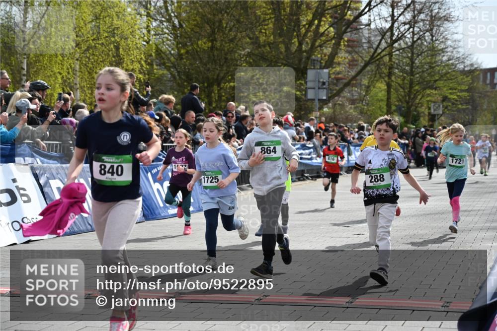 12.04.2026 - 45. Internationalen Wilhelmsburger Insellauf J. Mangold http://msf.ph/oto/9522895 12.04.2026 14:35:02 Ziel 575, 287, 326, 464, 1706, 346, 1726, 556, 840, 864, 288, 1725, 550, 527, 1721, 616, 816 meine-sportfotos.de