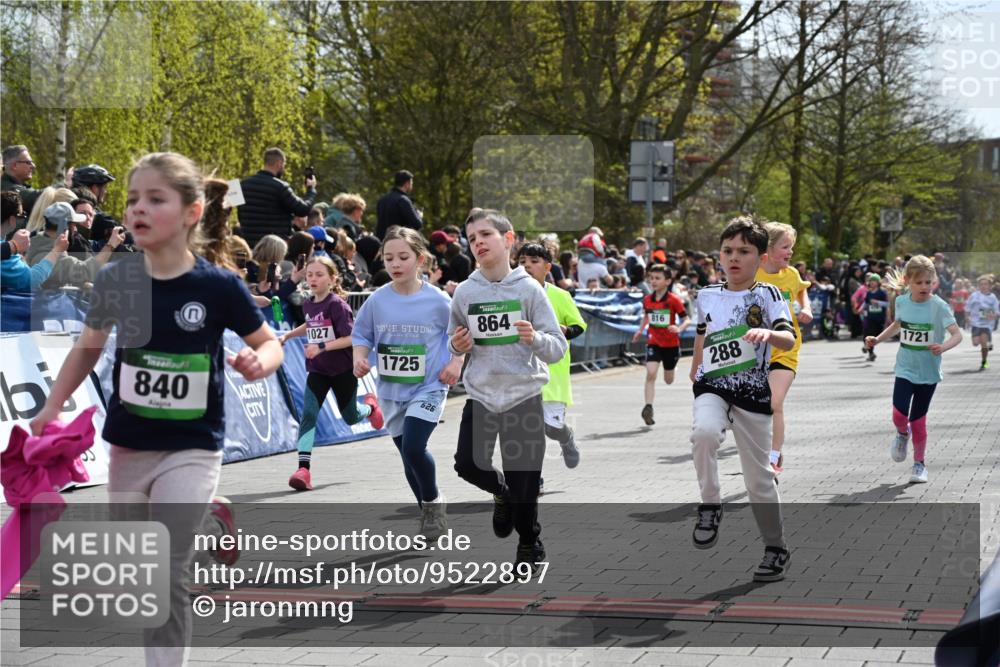 12.04.2026 - 45. Internationalen Wilhelmsburger Insellauf J. Mangold http://msf.ph/oto/9522897 12.04.2026 14:35:02 Ziel 575, 287, 326, 464, 1706, 346, 1726, 556, 840, 864, 288, 1725, 550, 527, 1721, 616, 816 meine-sportfotos.de