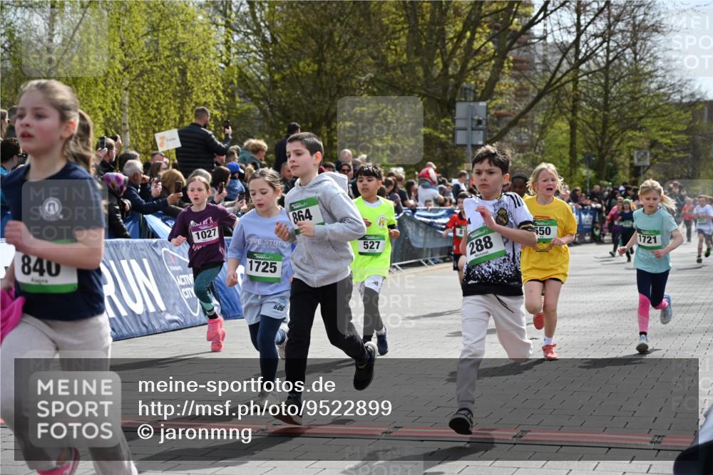 12.04.2026 - 45. Internationalen Wilhelmsburger Insellauf J. Mangold http://msf.ph/oto/9522899 12.04.2026 14:35:02 Ziel 575, 287, 326, 464, 1706, 346, 1726, 556, 840, 864, 288, 1725, 550, 527, 1721, 616, 816 meine-sportfotos.de