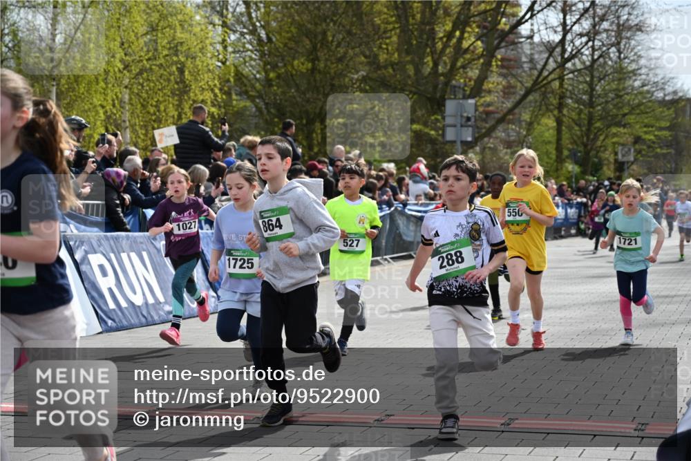 12.04.2026 - 45. Internationalen Wilhelmsburger Insellauf J. Mangold http://msf.ph/oto/9522900 12.04.2026 14:35:02 Ziel 575, 287, 326, 464, 1706, 346, 1726, 556, 840, 864, 288, 1725, 550, 527, 1721, 616, 816 meine-sportfotos.de
