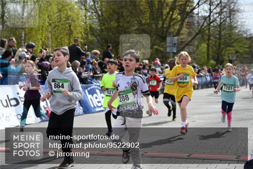 12.04.2026 - 45. Internationalen Wilhelmsburger Insellauf J. Mangold http://msf.ph/oto/9522902 12.04.2026 14:35:03 Ziel 287, 326, 464, 1706, 346, 1726, 556, 840, 864, 288, 1725, 550, 527, 1721, 616, 816, 677 meine-sportfotos.de