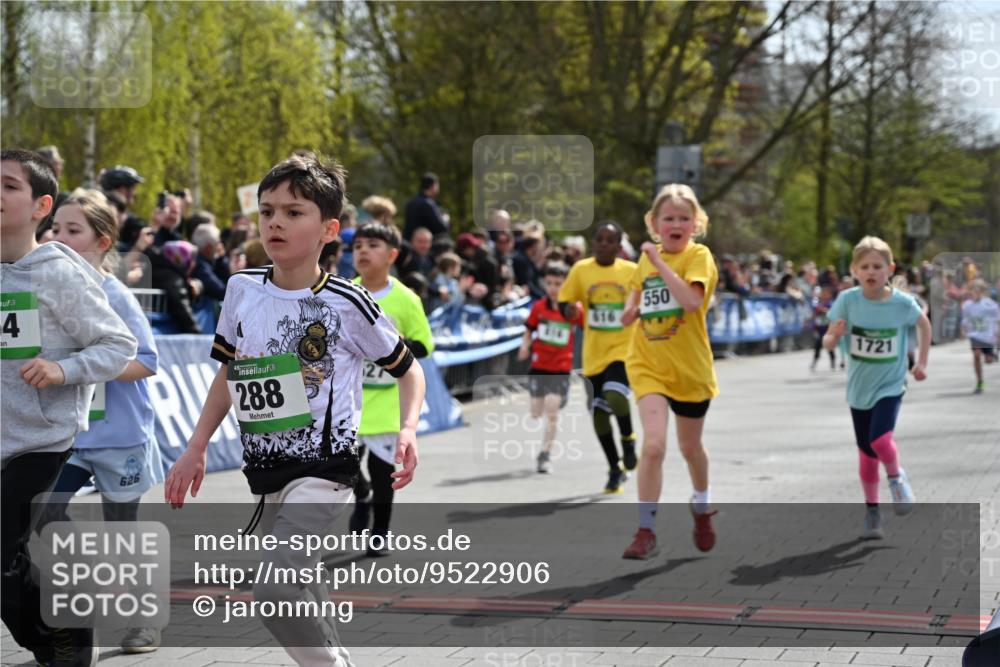 12.04.2026 - 45. Internationalen Wilhelmsburger Insellauf J. Mangold http://msf.ph/oto/9522906 12.04.2026 14:35:03 Ziel 287, 326, 464, 1706, 346, 1726, 556, 840, 864, 288, 1725, 550, 527, 1721, 616, 816, 677 meine-sportfotos.de