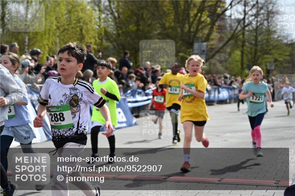 12.04.2026 - 45. Internationalen Wilhelmsburger Insellauf J. Mangold http://msf.ph/oto/9522907 12.04.2026 14:35:03 Ziel 287, 326, 464, 1706, 346, 1726, 556, 840, 864, 288, 1725, 550, 527, 1721, 616, 816, 677 meine-sportfotos.de