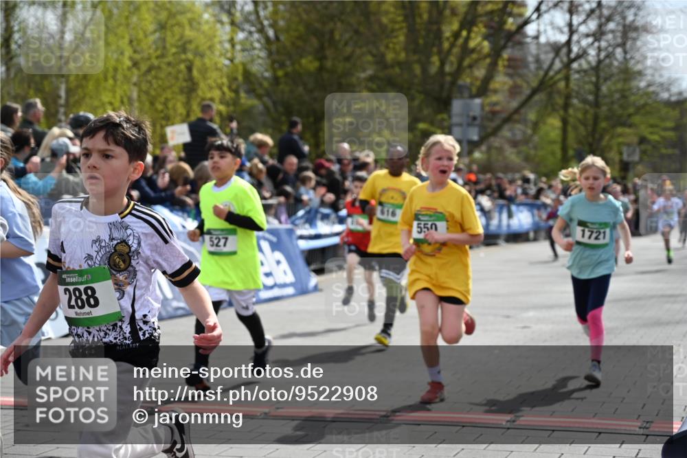 12.04.2026 - 45. Internationalen Wilhelmsburger Insellauf J. Mangold http://msf.ph/oto/9522908 12.04.2026 14:35:03 Ziel 287, 326, 464, 1706, 346, 1726, 556, 840, 864, 288, 1725, 550, 527, 1721, 616, 816, 677 meine-sportfotos.de