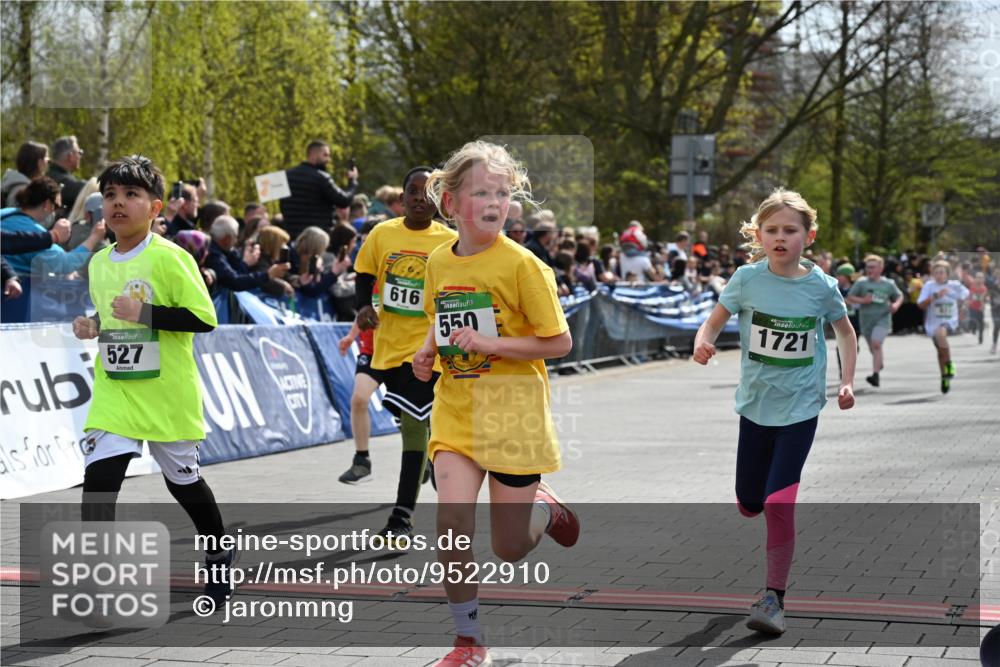 12.04.2026 - 45. Internationalen Wilhelmsburger Insellauf J. Mangold http://msf.ph/oto/9522910 12.04.2026 14:35:04 Ziel 464, 1706, 346, 1726, 556, 840, 864, 288, 1725, 550, 527, 1721, 616, 816, 677, 69, 470, 1750 meine-sportfotos.de