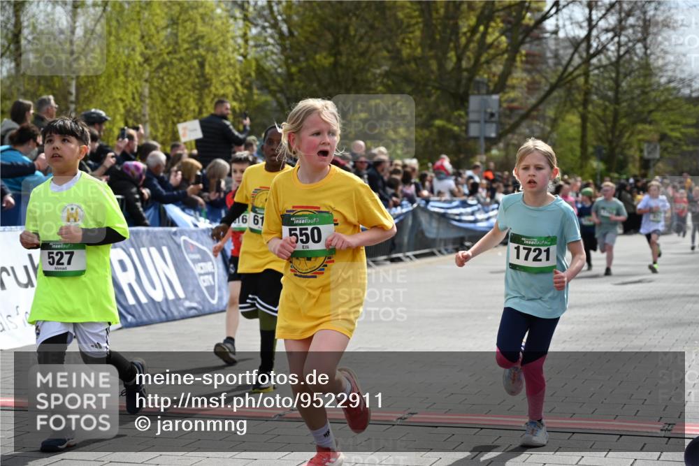 12.04.2026 - 45. Internationalen Wilhelmsburger Insellauf J. Mangold http://msf.ph/oto/9522911 12.04.2026 14:35:04 Ziel 464, 1706, 346, 1726, 556, 840, 864, 288, 1725, 550, 527, 1721, 616, 816, 677, 69, 470, 1750 meine-sportfotos.de