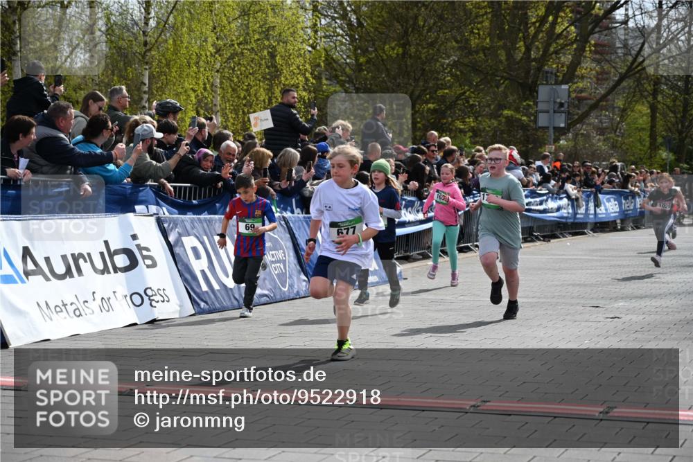 12.04.2026 - 45. Internationalen Wilhelmsburger Insellauf J. Mangold http://msf.ph/oto/9522918 12.04.2026 14:35:07 Ziel 550, 527, 1721, 616, 816, 677, 69, 470, 1750, 163, 166 meine-sportfotos.de