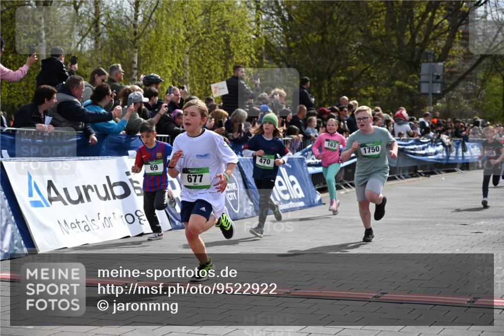 12.04.2026 - 45. Internationalen Wilhelmsburger Insellauf J. Mangold http://msf.ph/oto/9522922 12.04.2026 14:35:07 Ziel 550, 527, 1721, 616, 816, 677, 69, 470, 1750, 163, 166 meine-sportfotos.de