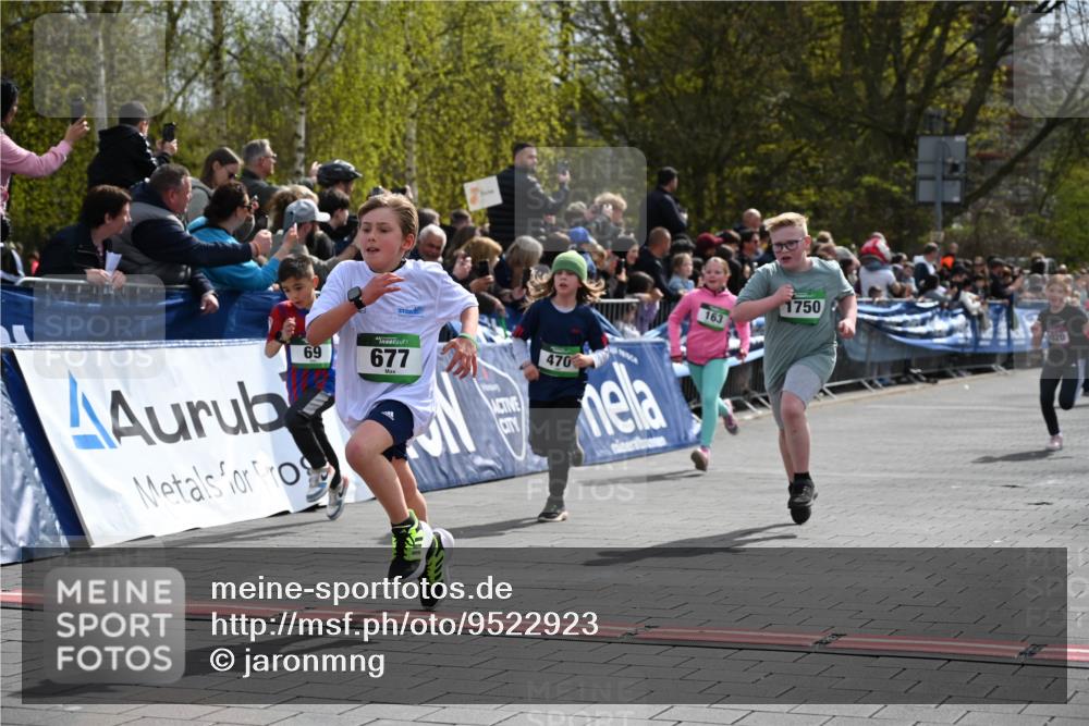 12.04.2026 - 45. Internationalen Wilhelmsburger Insellauf J. Mangold http://msf.ph/oto/9522923 12.04.2026 14:35:07 Ziel 550, 527, 1721, 616, 816, 677, 69, 470, 1750, 163, 166 meine-sportfotos.de