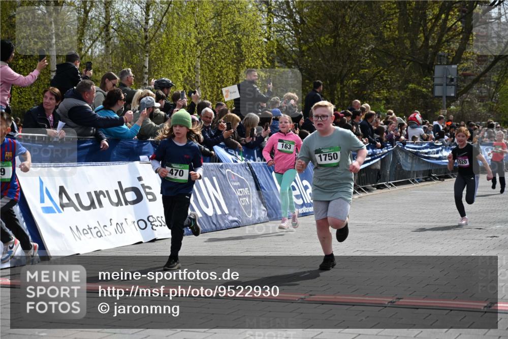 12.04.2026 - 45. Internationalen Wilhelmsburger Insellauf J. Mangold http://msf.ph/oto/9522930 12.04.2026 14:35:08 Ziel 1721, 616, 816, 677, 69, 470, 1750, 163, 166, 836, 869 meine-sportfotos.de