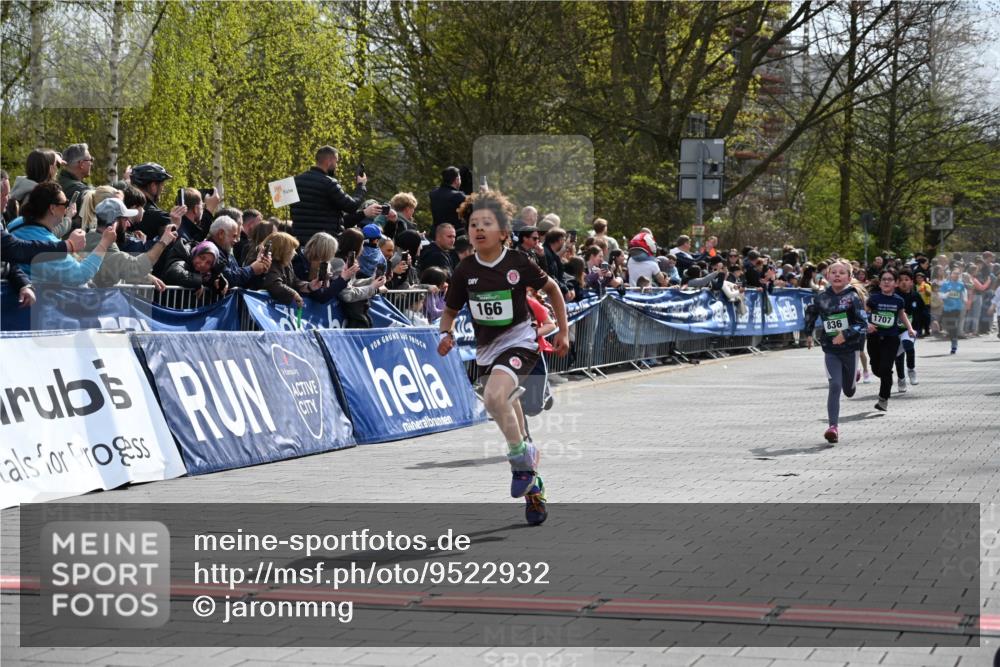 12.04.2026 - 45. Internationalen Wilhelmsburger Insellauf J. Mangold http://msf.ph/oto/9522932 12.04.2026 14:35:11 Ziel 677, 69, 470, 1750, 163, 166, 836, 869, 415, 1707, 846, 842 meine-sportfotos.de