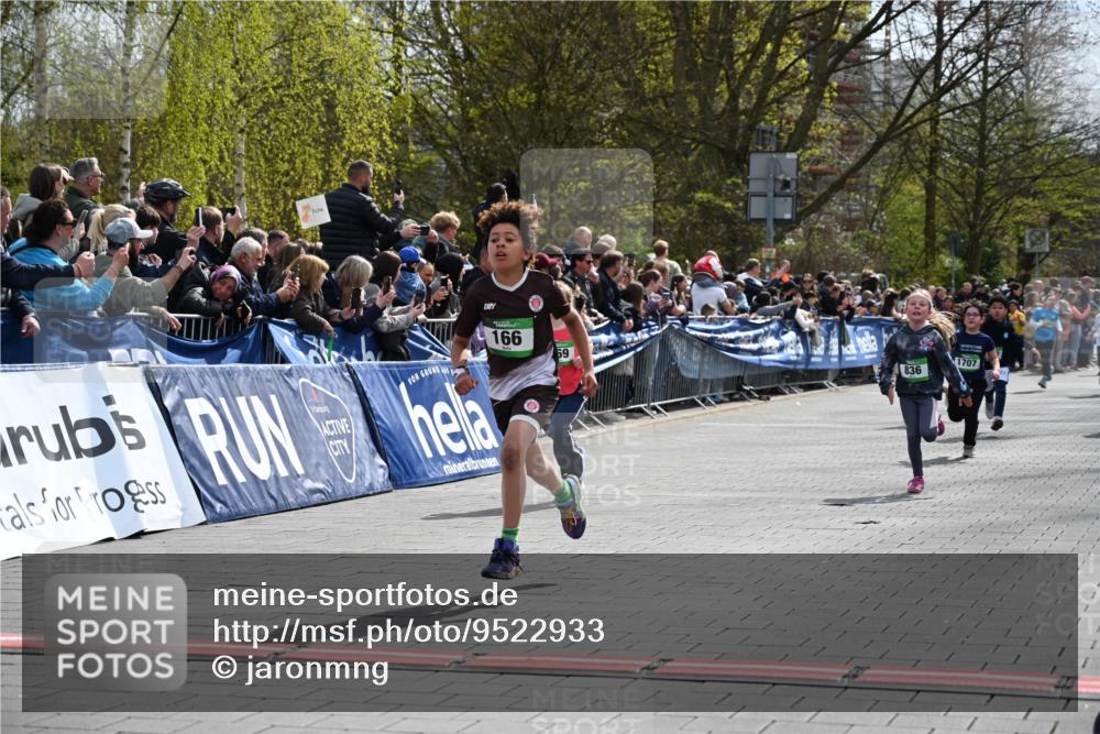 12.04.2026 - 45. Internationalen Wilhelmsburger Insellauf J. Mangold http://msf.ph/oto/9522933 12.04.2026 14:35:11 Ziel 677, 69, 470, 1750, 163, 166, 836, 869, 415, 1707, 846, 842 meine-sportfotos.de