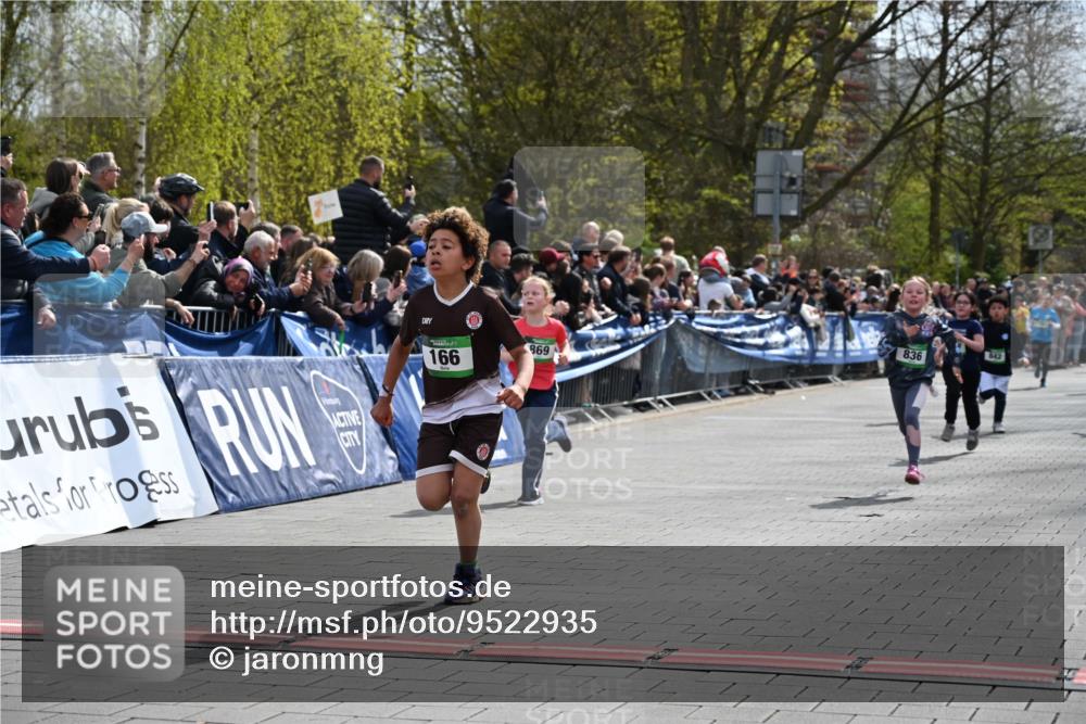 12.04.2026 - 45. Internationalen Wilhelmsburger Insellauf J. Mangold http://msf.ph/oto/9522935 12.04.2026 14:35:11 Ziel 677, 69, 470, 1750, 163, 166, 836, 869, 415, 1707, 846, 842 meine-sportfotos.de