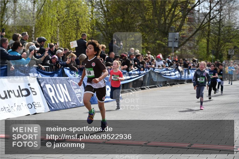12.04.2026 - 45. Internationalen Wilhelmsburger Insellauf J. Mangold http://msf.ph/oto/9522936 12.04.2026 14:35:11 Ziel 677, 69, 470, 1750, 163, 166, 836, 869, 415, 1707, 846, 842 meine-sportfotos.de