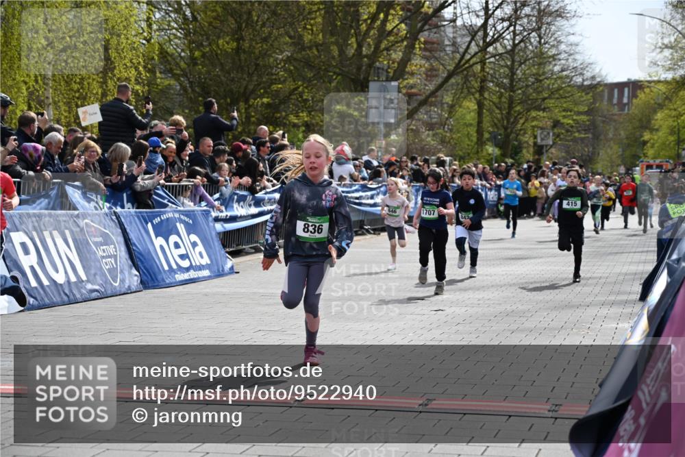 12.04.2026 - 45. Internationalen Wilhelmsburger Insellauf J. Mangold http://msf.ph/oto/9522940 12.04.2026 14:35:12 Ziel 69, 470, 1750, 163, 166, 836, 869, 415, 1707, 846, 842 meine-sportfotos.de