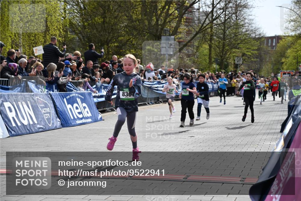 12.04.2026 - 45. Internationalen Wilhelmsburger Insellauf J. Mangold http://msf.ph/oto/9522941 12.04.2026 14:35:12 Ziel 69, 470, 1750, 163, 166, 836, 869, 415, 1707, 846, 842 meine-sportfotos.de