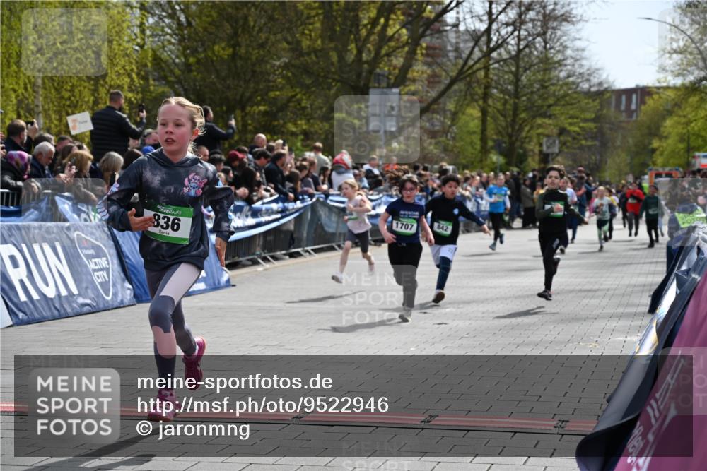 12.04.2026 - 45. Internationalen Wilhelmsburger Insellauf J. Mangold http://msf.ph/oto/9522946 12.04.2026 14:35:13 Ziel 163, 166, 836, 869, 415, 1707, 846, 842 meine-sportfotos.de