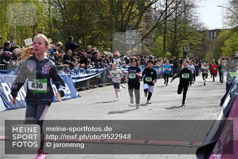 12.04.2026 - 45. Internationalen Wilhelmsburger Insellauf J. Mangold http://msf.ph/oto/9522948 12.04.2026 14:35:13 Ziel 163, 166, 836, 869, 415, 1707, 846, 842 meine-sportfotos.de