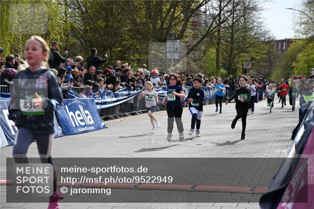 12.04.2026 - 45. Internationalen Wilhelmsburger Insellauf J. Mangold http://msf.ph/oto/9522949 12.04.2026 14:35:13 Ziel 163, 166, 836, 869, 415, 1707, 846, 842 meine-sportfotos.de