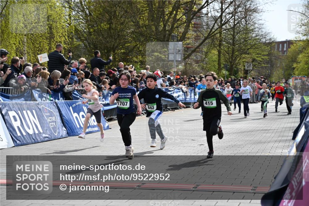 12.04.2026 - 45. Internationalen Wilhelmsburger Insellauf J. Mangold http://msf.ph/oto/9522952 12.04.2026 14:35:14 Ziel 166, 836, 869, 415, 1707, 846, 842, 1703, 156, 659 meine-sportfotos.de