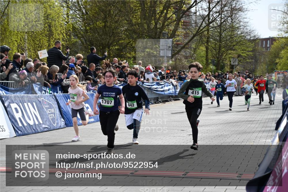12.04.2026 - 45. Internationalen Wilhelmsburger Insellauf J. Mangold http://msf.ph/oto/9522954 12.04.2026 14:35:14 Ziel 166, 836, 869, 415, 1707, 846, 842, 1703, 156, 659 meine-sportfotos.de