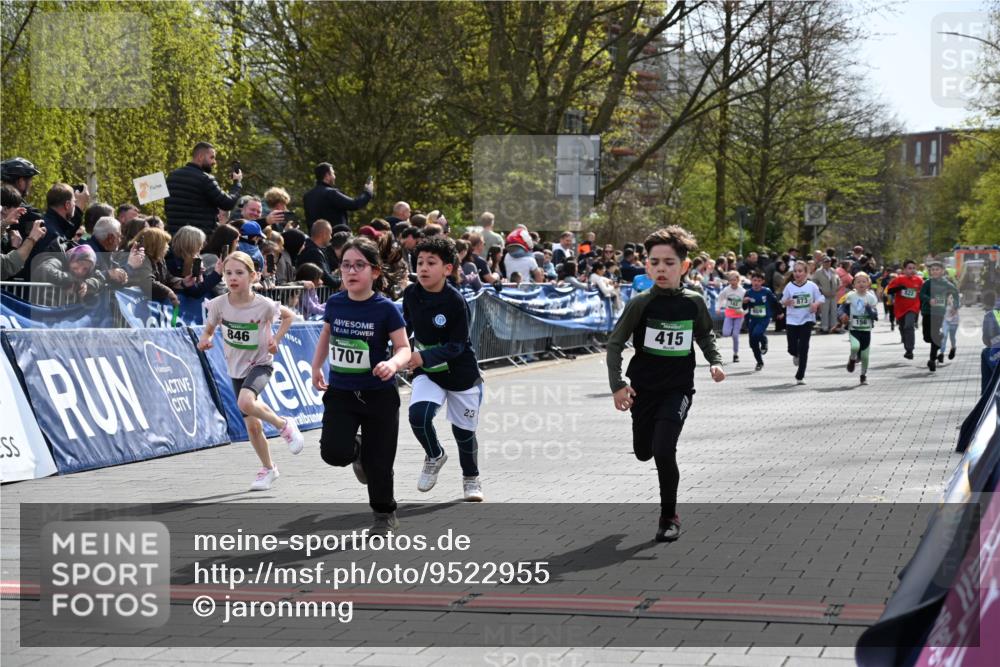 12.04.2026 - 45. Internationalen Wilhelmsburger Insellauf J. Mangold http://msf.ph/oto/9522955 12.04.2026 14:35:14 Ziel 166, 836, 869, 415, 1707, 846, 842, 1703, 156, 659 meine-sportfotos.de