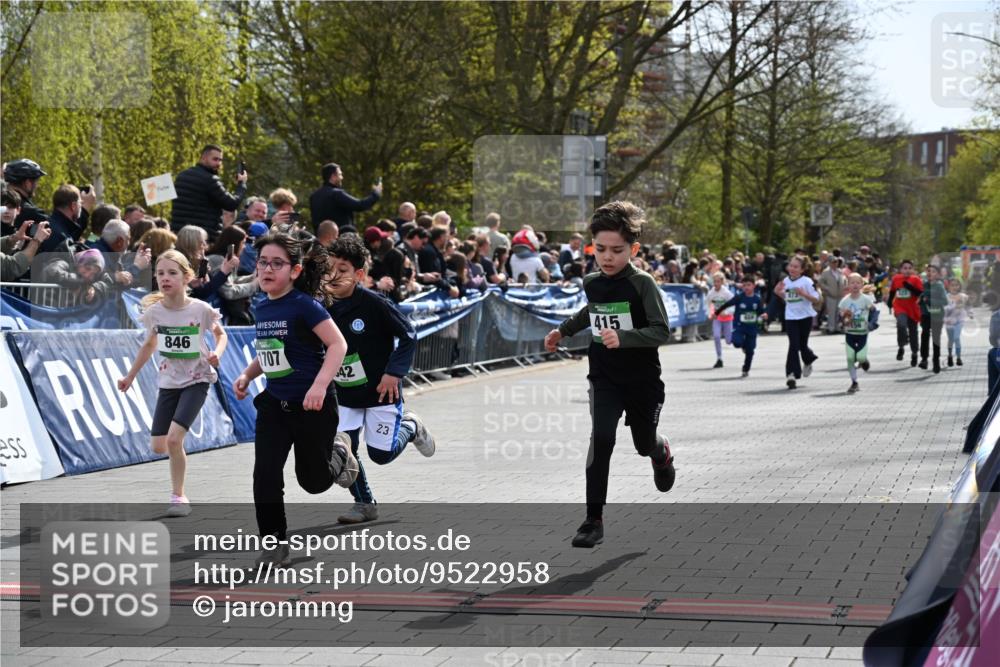 12.04.2026 - 45. Internationalen Wilhelmsburger Insellauf J. Mangold http://msf.ph/oto/9522958 12.04.2026 14:35:14 Ziel 166, 836, 869, 415, 1707, 846, 842, 1703, 156, 659 meine-sportfotos.de
