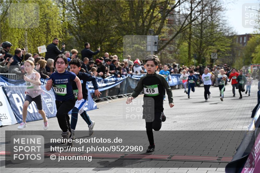 12.04.2026 - 45. Internationalen Wilhelmsburger Insellauf J. Mangold http://msf.ph/oto/9522960 12.04.2026 14:35:15 Ziel 166, 836, 869, 415, 1707, 846, 842, 1703, 156, 659, 873, 142, 522 meine-sportfotos.de
