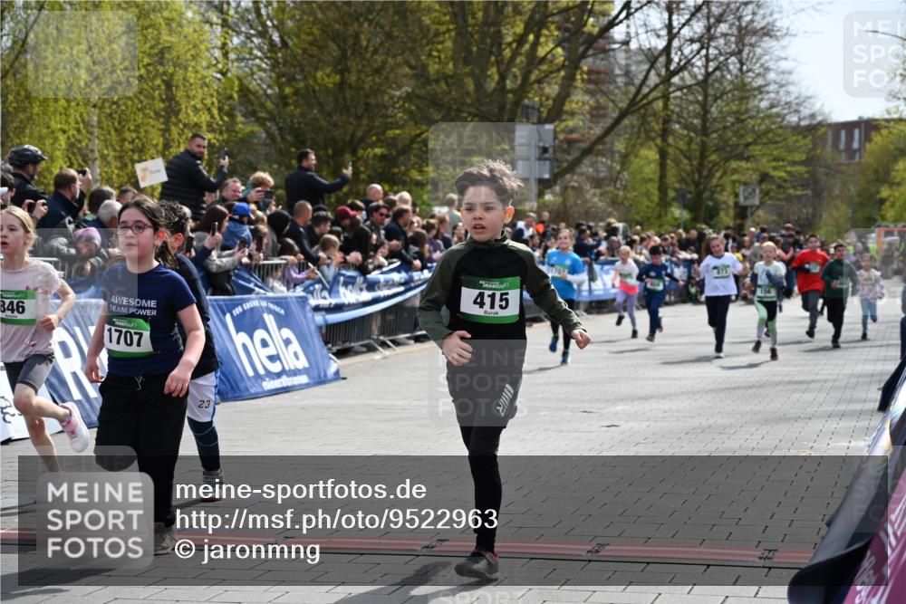 12.04.2026 - 45. Internationalen Wilhelmsburger Insellauf J. Mangold http://msf.ph/oto/9522963 12.04.2026 14:35:15 Ziel 166, 836, 869, 415, 1707, 846, 842, 1703, 156, 659, 873, 142, 522 meine-sportfotos.de