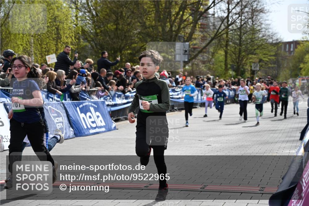 12.04.2026 - 45. Internationalen Wilhelmsburger Insellauf J. Mangold http://msf.ph/oto/9522965 12.04.2026 14:35:15 Ziel 166, 836, 869, 415, 1707, 846, 842, 1703, 156, 659, 873, 142, 522 meine-sportfotos.de