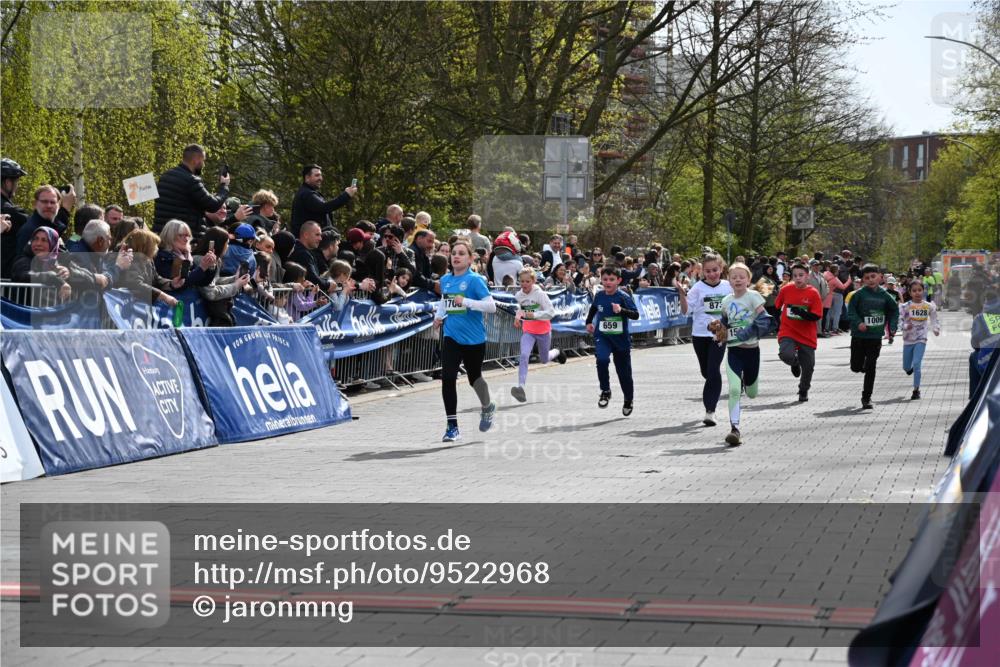 12.04.2026 - 45. Internationalen Wilhelmsburger Insellauf J. Mangold http://msf.ph/oto/9522968 12.04.2026 14:35:16 Ziel 836, 869, 415, 1707, 846, 842, 1703, 156, 659, 873, 142, 522, 1009 meine-sportfotos.de
