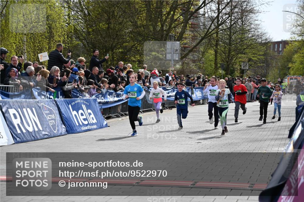 12.04.2026 - 45. Internationalen Wilhelmsburger Insellauf J. Mangold http://msf.ph/oto/9522970 12.04.2026 14:35:16 Ziel 836, 869, 415, 1707, 846, 842, 1703, 156, 659, 873, 142, 522, 1009 meine-sportfotos.de