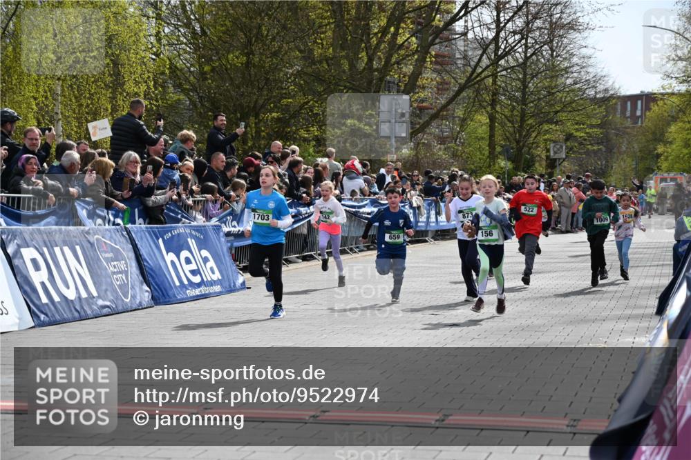 12.04.2026 - 45. Internationalen Wilhelmsburger Insellauf J. Mangold http://msf.ph/oto/9522974 12.04.2026 14:35:17 Ziel 415, 1707, 846, 842, 1703, 156, 659, 873, 142, 522, 1009 meine-sportfotos.de
