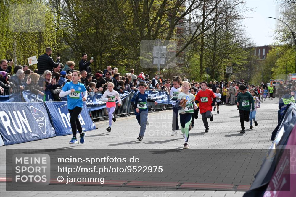 12.04.2026 - 45. Internationalen Wilhelmsburger Insellauf J. Mangold http://msf.ph/oto/9522975 12.04.2026 14:35:17 Ziel 415, 1707, 846, 842, 1703, 156, 659, 873, 142, 522, 1009 meine-sportfotos.de