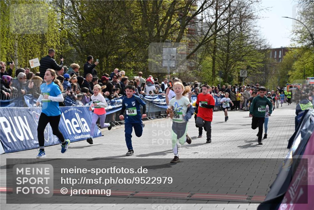 12.04.2026 - 45. Internationalen Wilhelmsburger Insellauf J. Mangold http://msf.ph/oto/9522979 12.04.2026 14:35:17 Ziel 415, 1707, 846, 842, 1703, 156, 659, 873, 142, 522, 1009 meine-sportfotos.de