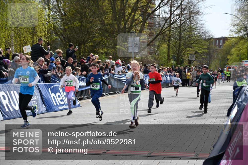 12.04.2026 - 45. Internationalen Wilhelmsburger Insellauf J. Mangold http://msf.ph/oto/9522981 12.04.2026 14:35:18 Ziel 415, 1707, 846, 842, 1703, 156, 659, 873, 142, 522, 1009, 419, 80 meine-sportfotos.de
