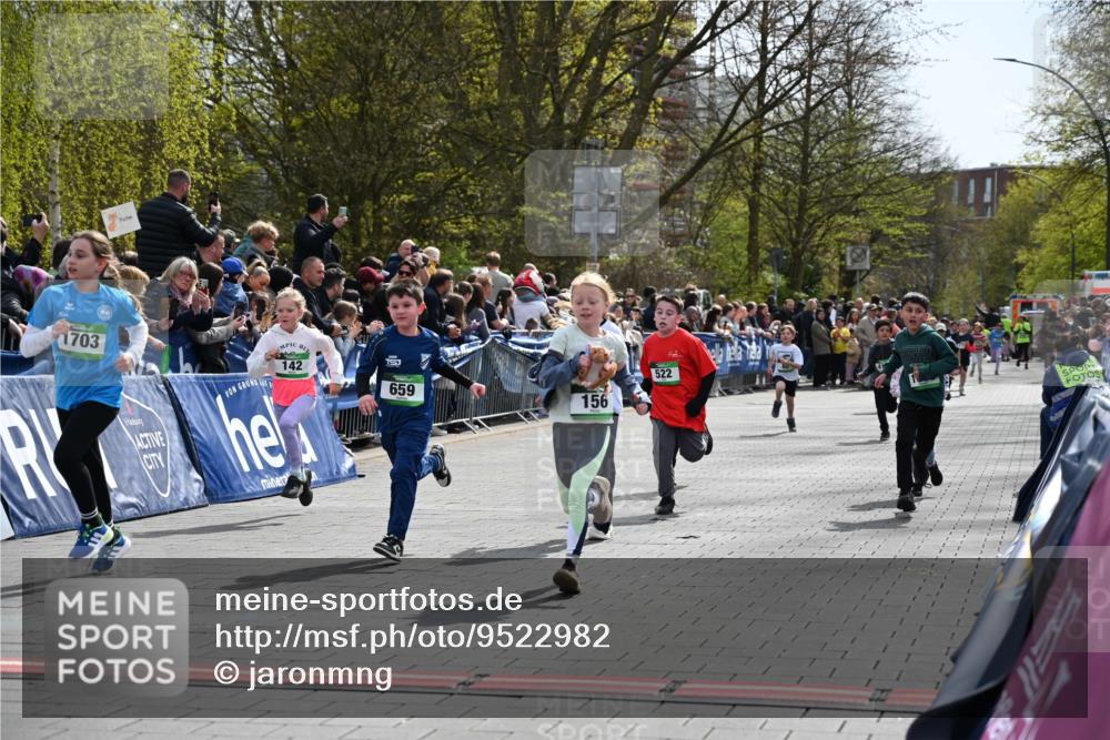 12.04.2026 - 45. Internationalen Wilhelmsburger Insellauf J. Mangold http://msf.ph/oto/9522982 12.04.2026 14:35:18 Ziel 415, 1707, 846, 842, 1703, 156, 659, 873, 142, 522, 1009, 419, 80 meine-sportfotos.de