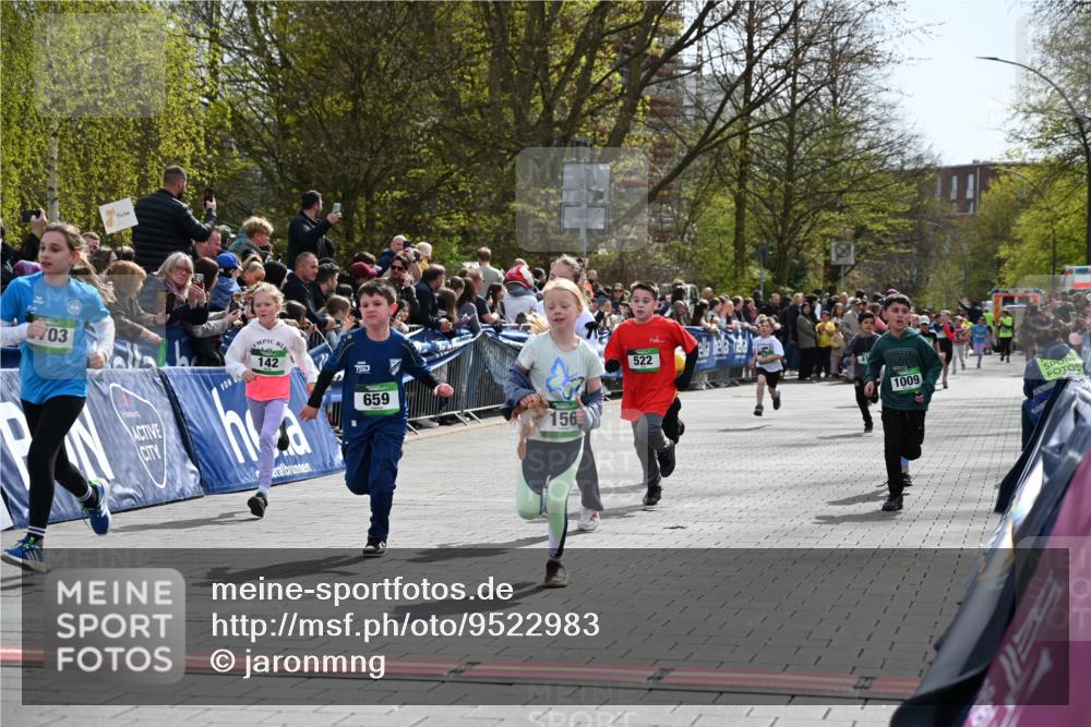 12.04.2026 - 45. Internationalen Wilhelmsburger Insellauf J. Mangold http://msf.ph/oto/9522983 12.04.2026 14:35:18 Ziel 415, 1707, 846, 842, 1703, 156, 659, 873, 142, 522, 1009, 419, 80 meine-sportfotos.de