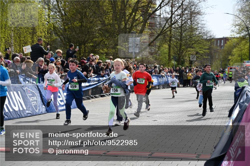 12.04.2026 - 45. Internationalen Wilhelmsburger Insellauf J. Mangold http://msf.ph/oto/9522985 12.04.2026 14:35:18 Ziel 415, 1707, 846, 842, 1703, 156, 659, 873, 142, 522, 1009, 419, 80 meine-sportfotos.de