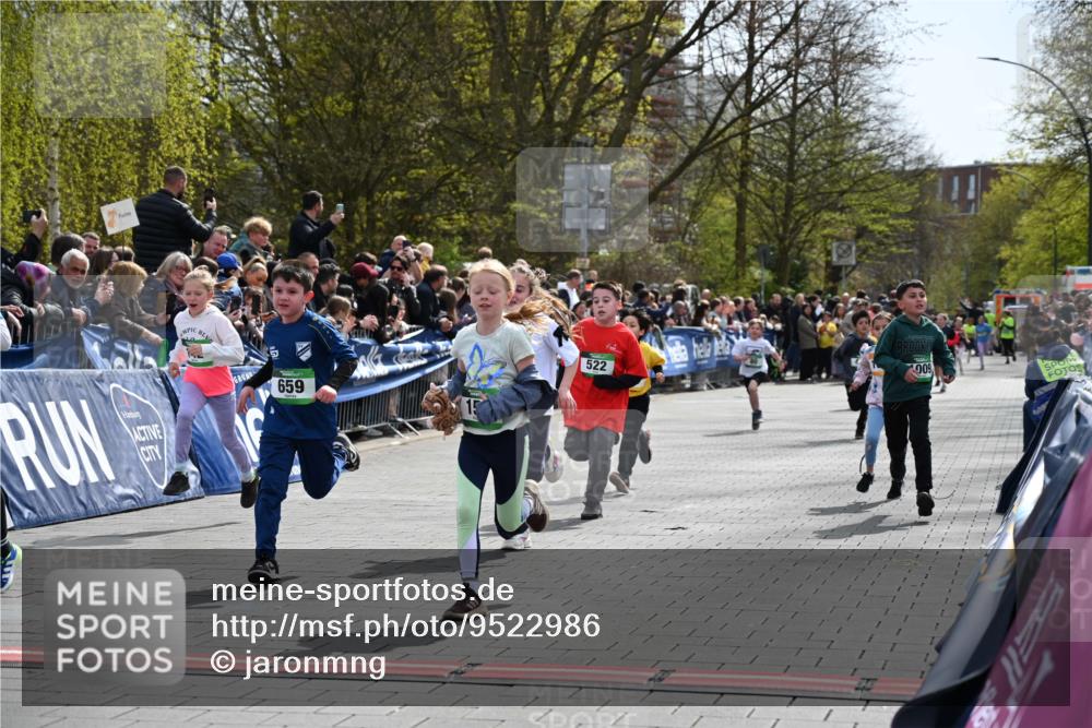 12.04.2026 - 45. Internationalen Wilhelmsburger Insellauf J. Mangold http://msf.ph/oto/9522986 12.04.2026 14:35:18 Ziel 415, 1707, 846, 842, 1703, 156, 659, 873, 142, 522, 1009, 419, 80 meine-sportfotos.de