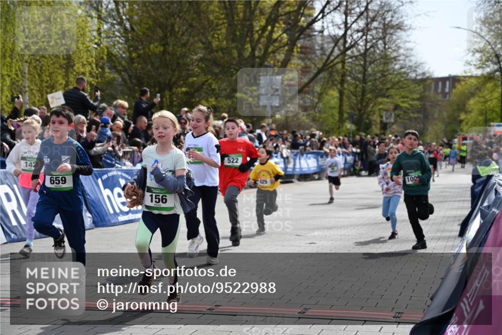 12.04.2026 - 45. Internationalen Wilhelmsburger Insellauf J. Mangold http://msf.ph/oto/9522988 12.04.2026 14:35:19 Ziel 846, 842, 1703, 156, 659, 873, 142, 522, 1009, 419, 80 meine-sportfotos.de