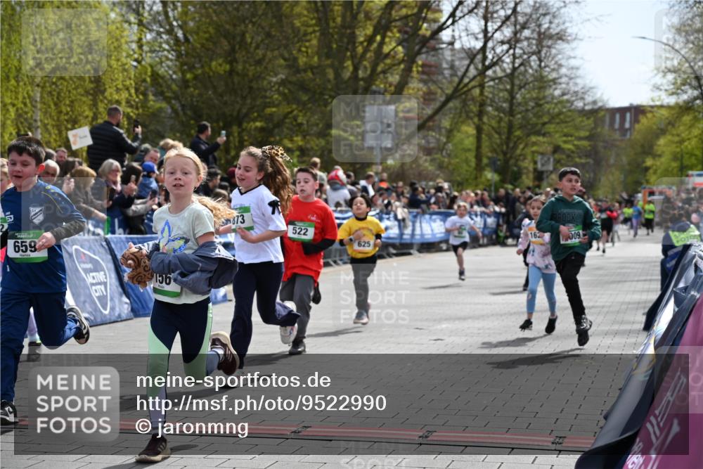 12.04.2026 - 45. Internationalen Wilhelmsburger Insellauf J. Mangold http://msf.ph/oto/9522990 12.04.2026 14:35:19 Ziel 846, 842, 1703, 156, 659, 873, 142, 522, 1009, 419, 80 meine-sportfotos.de