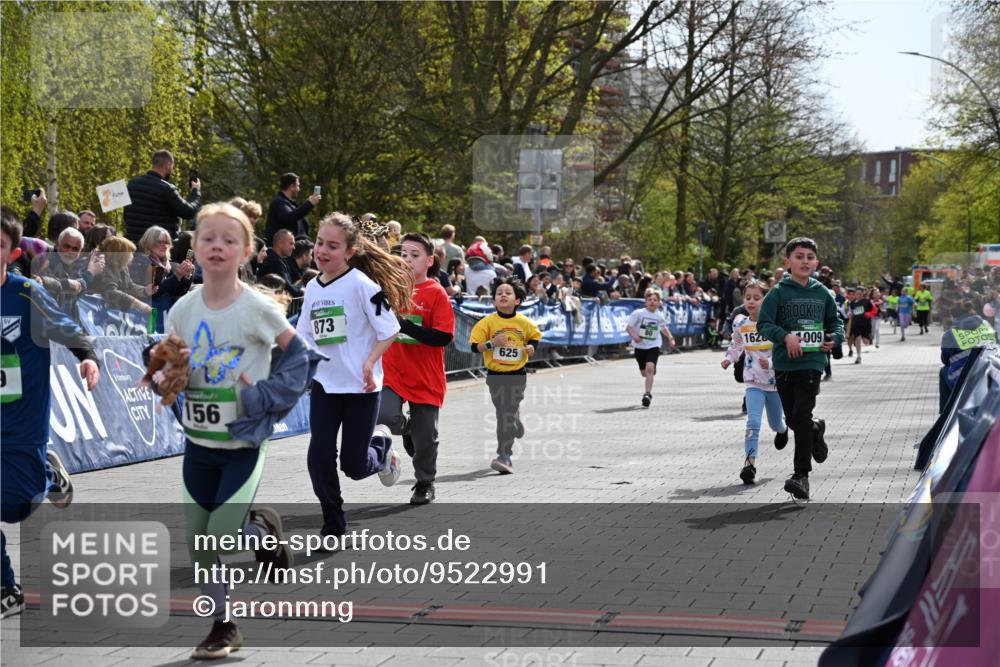 12.04.2026 - 45. Internationalen Wilhelmsburger Insellauf J. Mangold http://msf.ph/oto/9522991 12.04.2026 14:35:19 Ziel 846, 842, 1703, 156, 659, 873, 142, 522, 1009, 419, 80 meine-sportfotos.de
