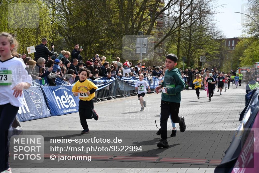 12.04.2026 - 45. Internationalen Wilhelmsburger Insellauf J. Mangold http://msf.ph/oto/9522994 12.04.2026 14:35:20 Ziel 1703, 156, 659, 873, 142, 522, 1009, 419, 80, 366, 574 meine-sportfotos.de
