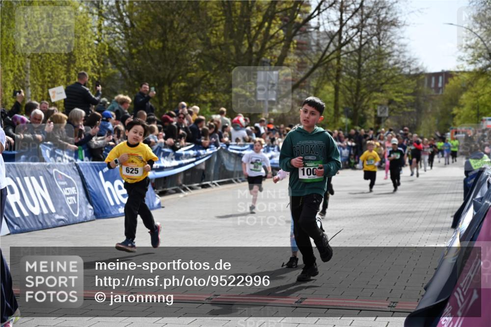 12.04.2026 - 45. Internationalen Wilhelmsburger Insellauf J. Mangold http://msf.ph/oto/9522996 12.04.2026 14:35:20 Ziel 1703, 156, 659, 873, 142, 522, 1009, 419, 80, 366, 574 meine-sportfotos.de