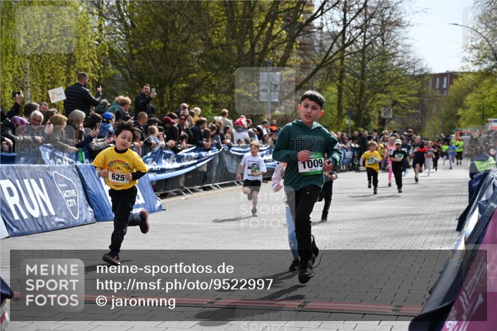 12.04.2026 - 45. Internationalen Wilhelmsburger Insellauf J. Mangold http://msf.ph/oto/9522997 12.04.2026 14:35:20 Ziel 1703, 156, 659, 873, 142, 522, 1009, 419, 80, 366, 574 meine-sportfotos.de