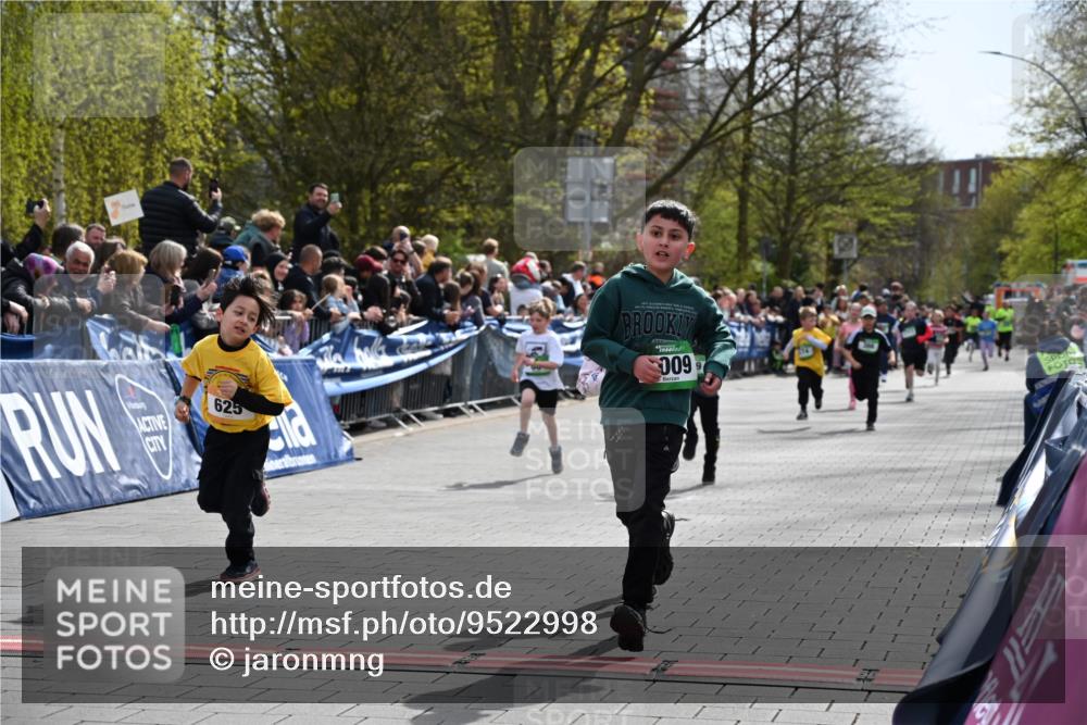 12.04.2026 - 45. Internationalen Wilhelmsburger Insellauf J. Mangold http://msf.ph/oto/9522998 12.04.2026 14:35:20 Ziel 1703, 156, 659, 873, 142, 522, 1009, 419, 80, 366, 574 meine-sportfotos.de