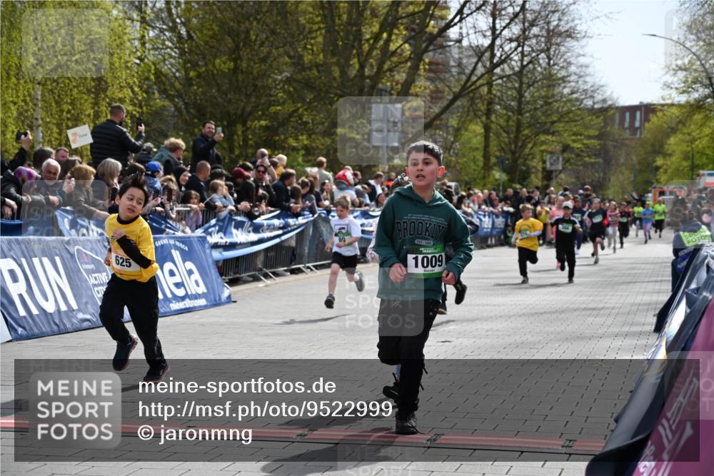 12.04.2026 - 45. Internationalen Wilhelmsburger Insellauf J. Mangold http://msf.ph/oto/9522999 12.04.2026 14:35:20 Ziel 1703, 156, 659, 873, 142, 522, 1009, 419, 80, 366, 574 meine-sportfotos.de